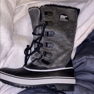 Sorel winter boot(grey and black)